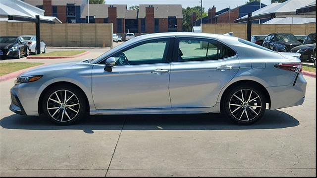 2022 toyota camry se