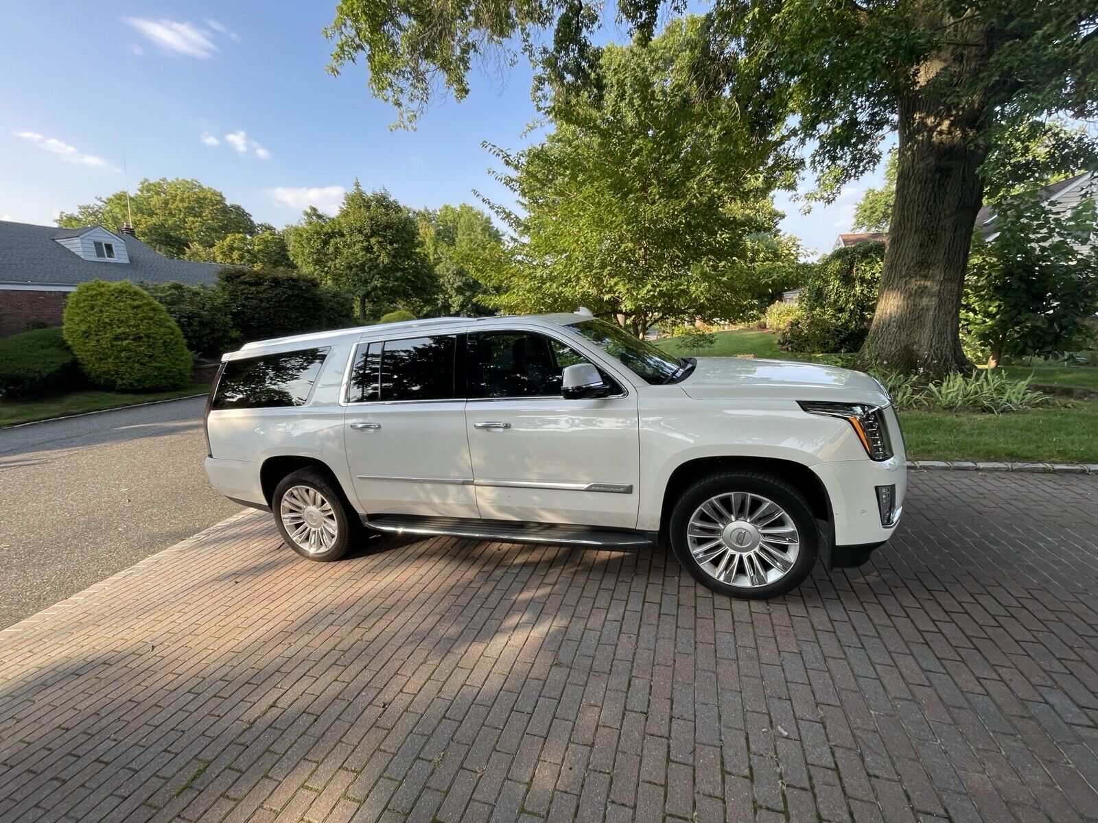 2017 cadillac escalade esv luxury