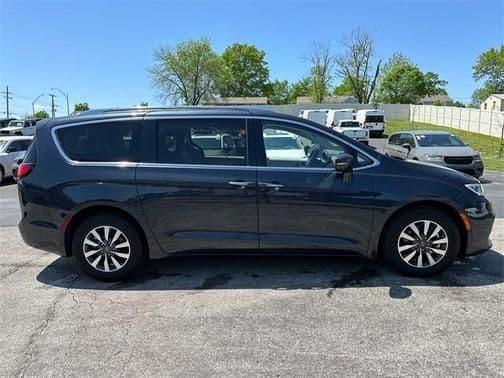 2021 chrysler pacifica hybrid touring l in kansas city, missouri