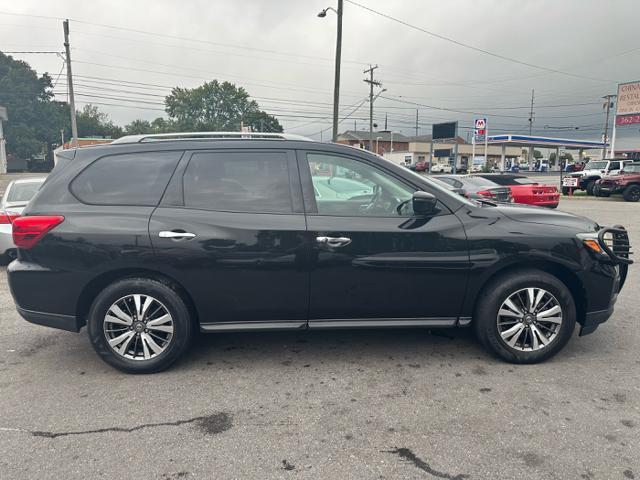 2017 nissan pathfinder sv