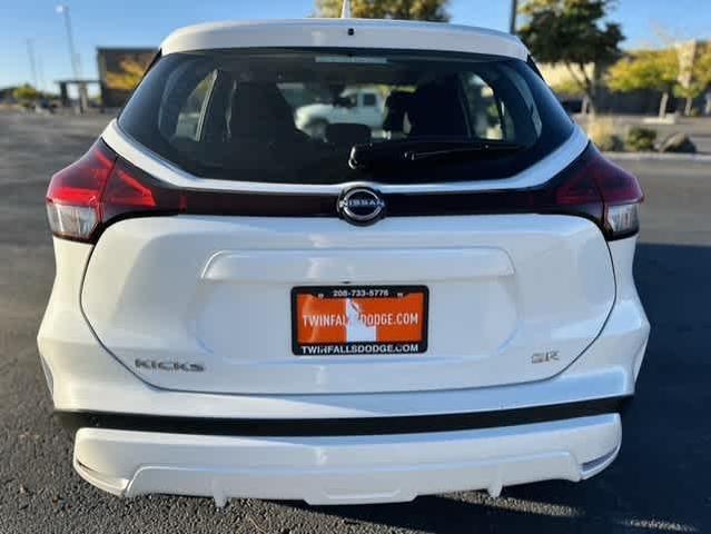2024 nissan kicks sr