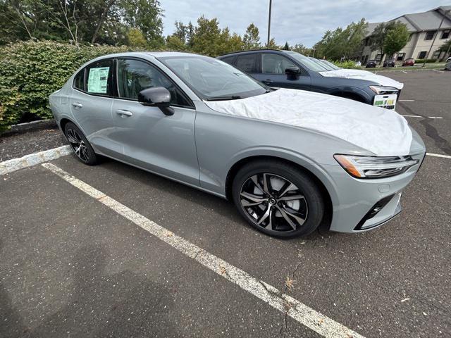 2024 volvo s60 b5 core dark theme