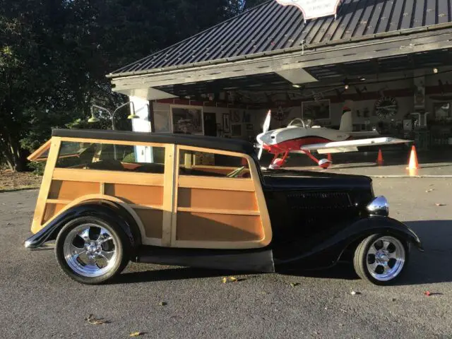 1933 ford custom woody wagon street rod- only 3,650 miles, a/c hot rod