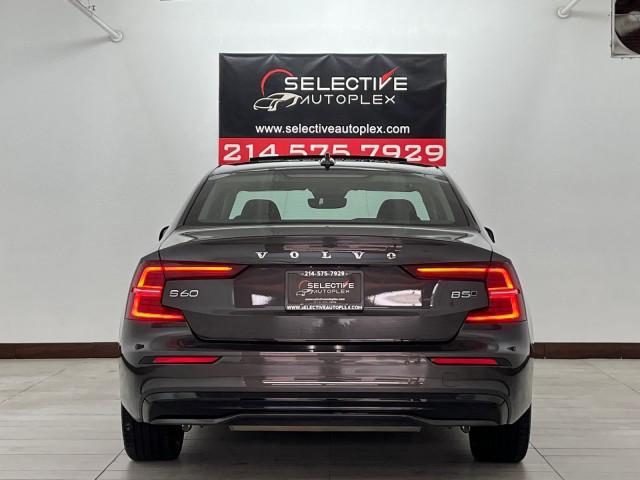 2024 volvo s60 plus dark theme