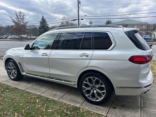 2021 bmw x7 in chicago, illinois