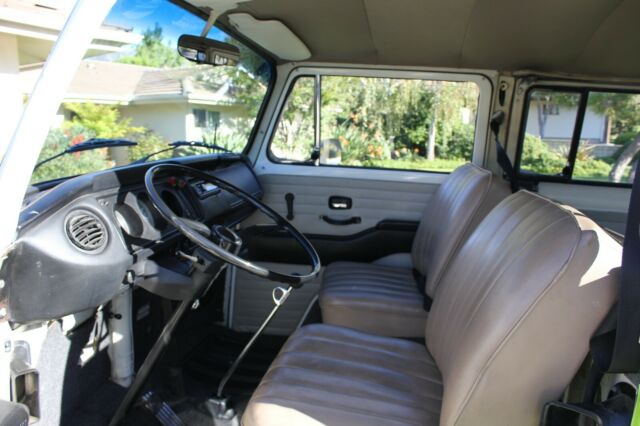 71/72 vw bus excellent condition