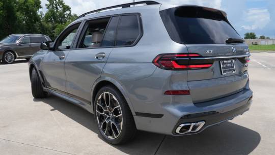 2025 BMW X7