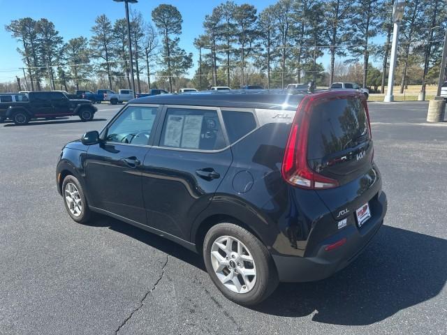 2022 kia soul lx
