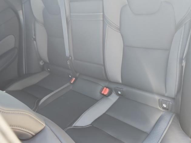 2022 volvo s60 recharge plug-in hybrid t8 r-design