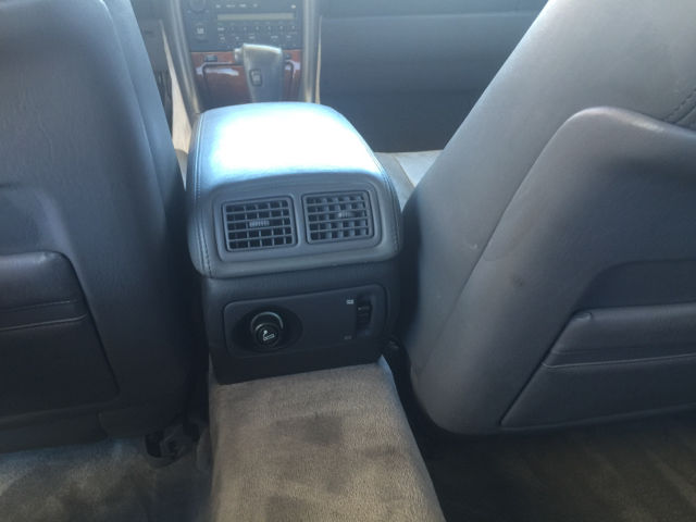 silver. 4.0l v8..automatic 4 speed