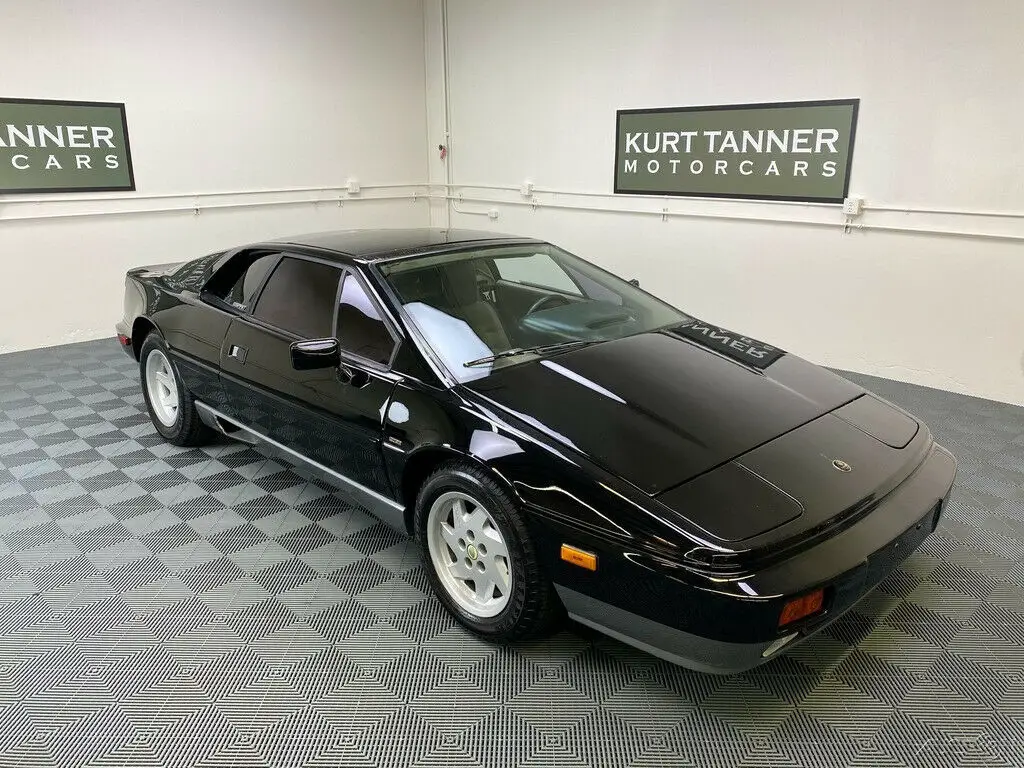 1988 lotus esprit turbo. 39,367 original miles. clean and correct carfax