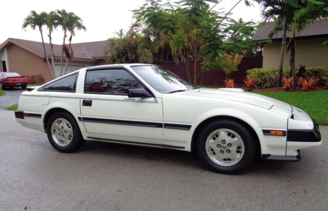 1985 300zx turbo - 38000 mi - white / red - 100% orig. immac. condition in / out