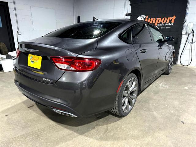 2016 chrysler 200 s
