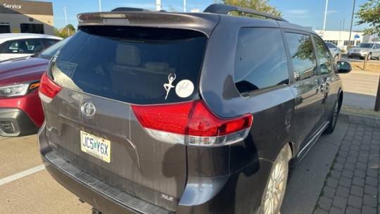 2011 toyota sienna