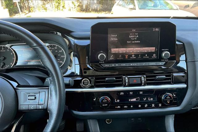 2022 nissan pathfinder sv