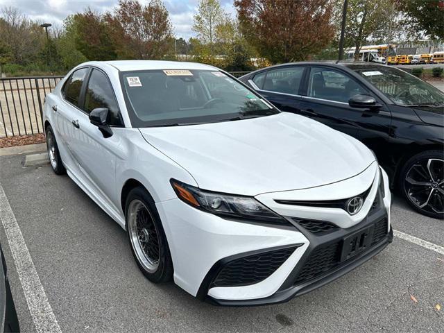 2021 toyota camry se