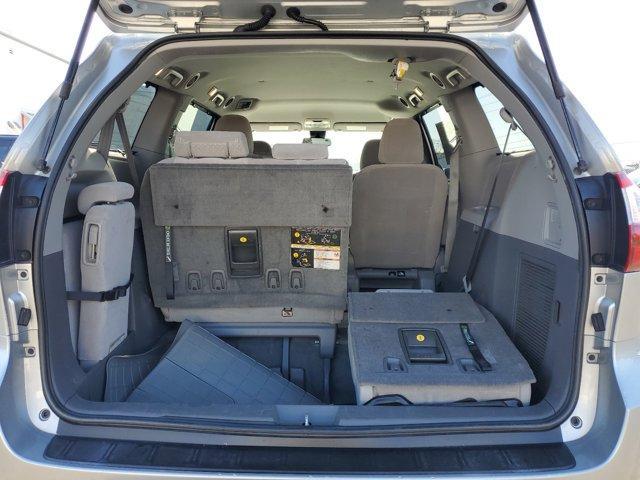 2019 toyota sienna le