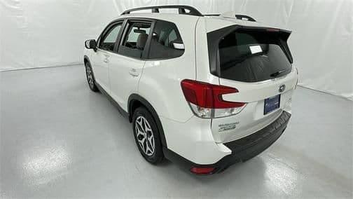 2022 subaru forester premium in janesville, wisconsin