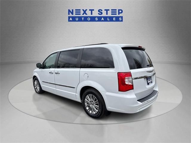 2015 chrysler town & country touring-l