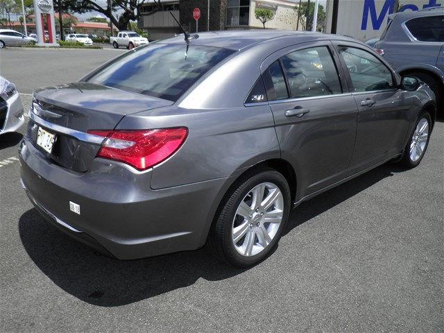 2013 chrysler 200 lx lx 4dr sedan for sale in honolulu, hawaii