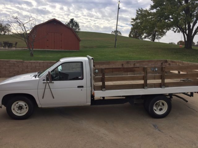 1990 nissan flatbed truck
