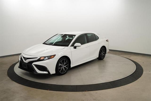2023 toyota camry se