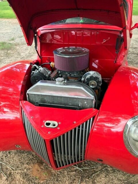 1939 ford 2 door sedan deluxe. all steel henry ford restomod