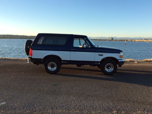 1994 ford bronco xlt low mileage, rare color combo!