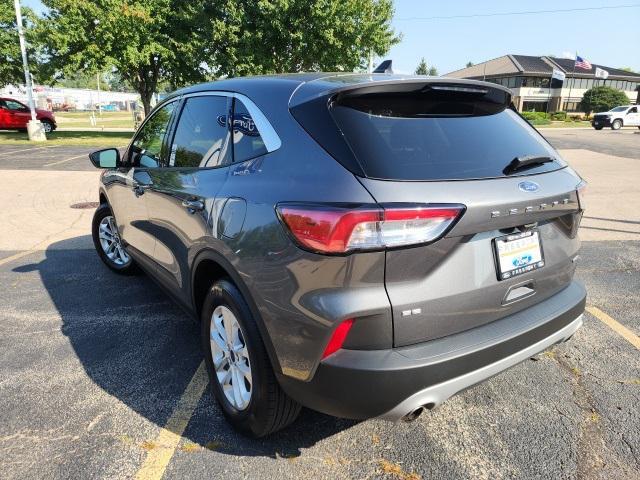 2022 ford escape se