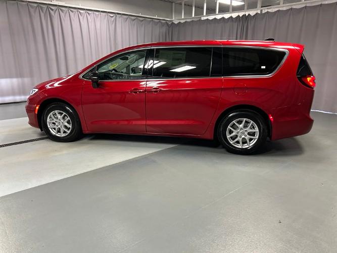 new 2024 chrysler pacifica touring l