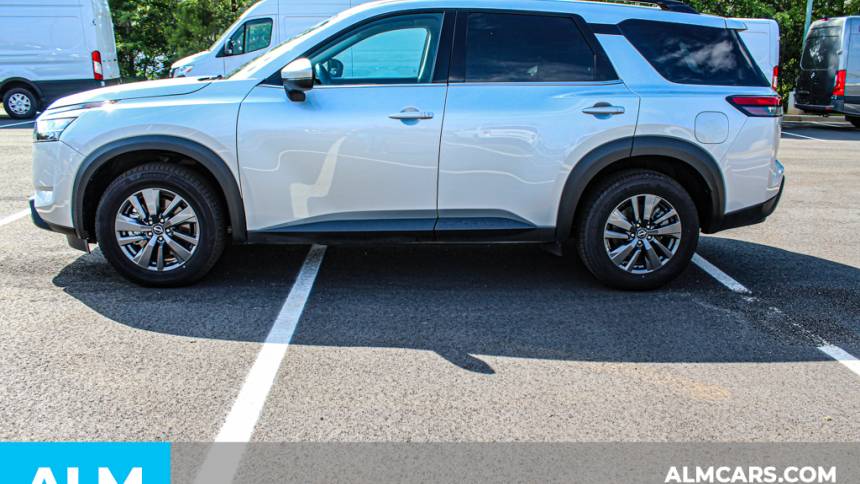 2022 nissan pathfinder sv