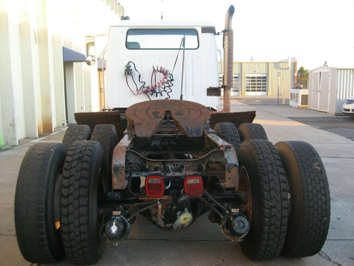 1991 international semi truck tractor 2574 for parts or repair