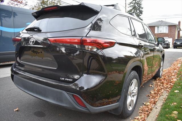 2022 toyota highlander le