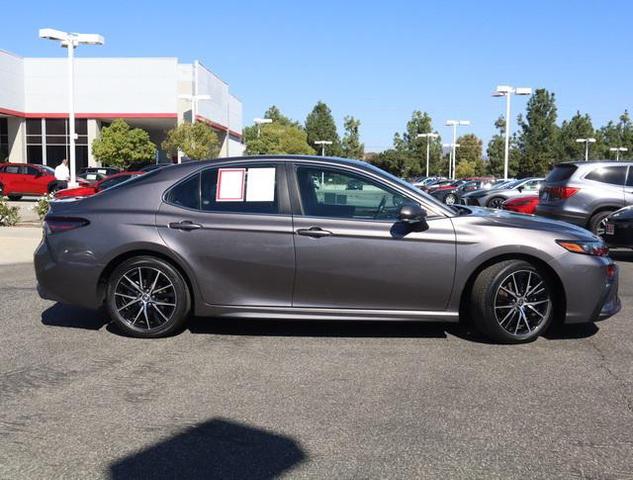 2022 toyota camry se
