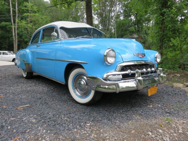 1952 chevy styleline deluxe. 2 door. show winner. beautiful car!