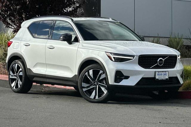 2023 volvo xc40 b5 awd ultimate dark
