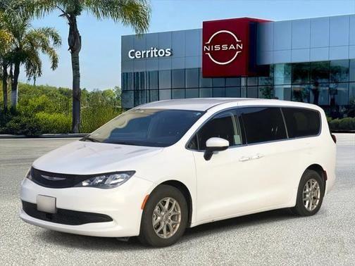 2022 chrysler voyager