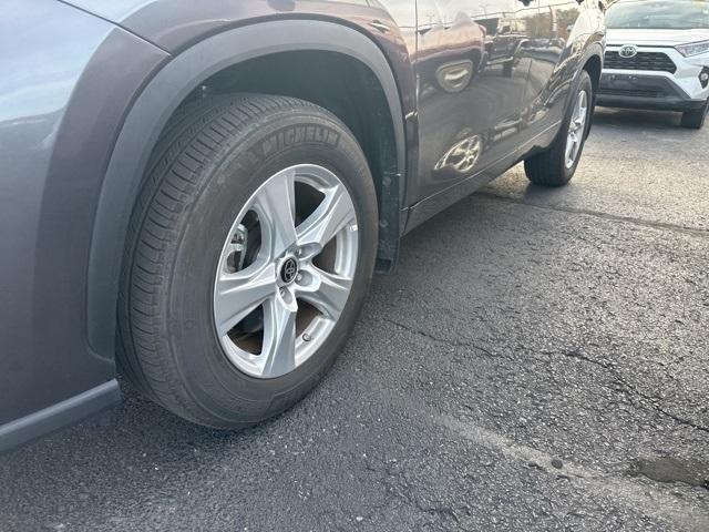 2024 toyota highlander le