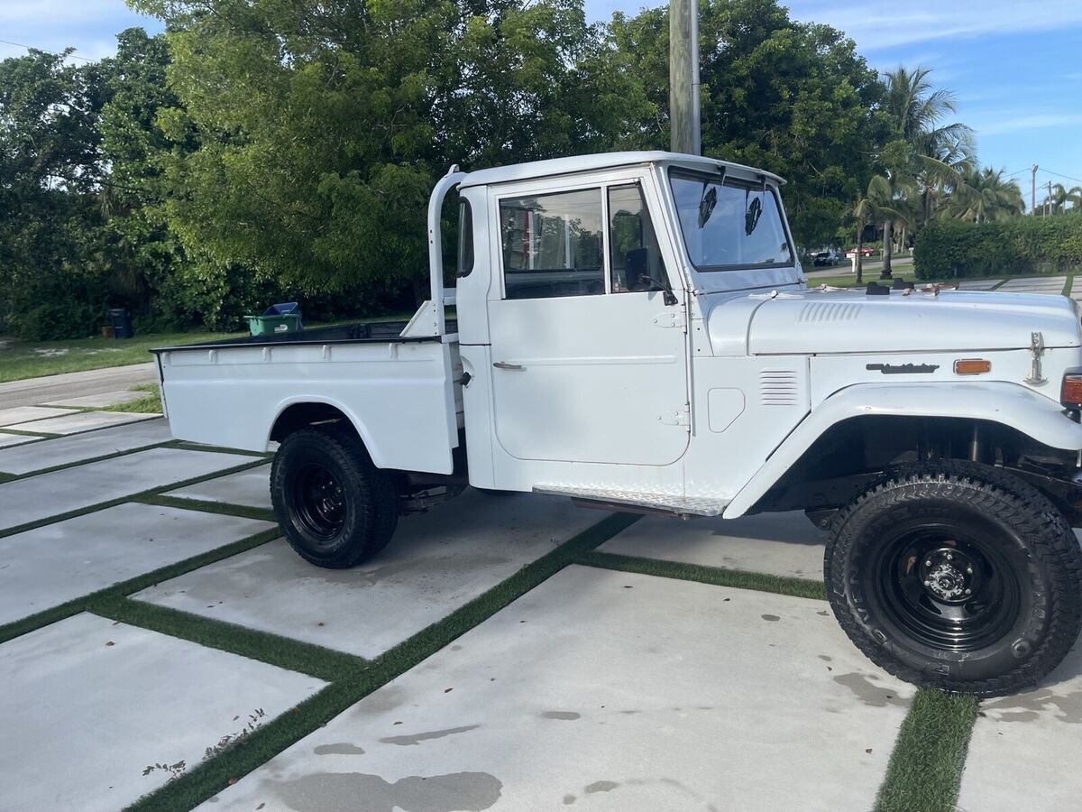 1974 toyota fj cruiser white