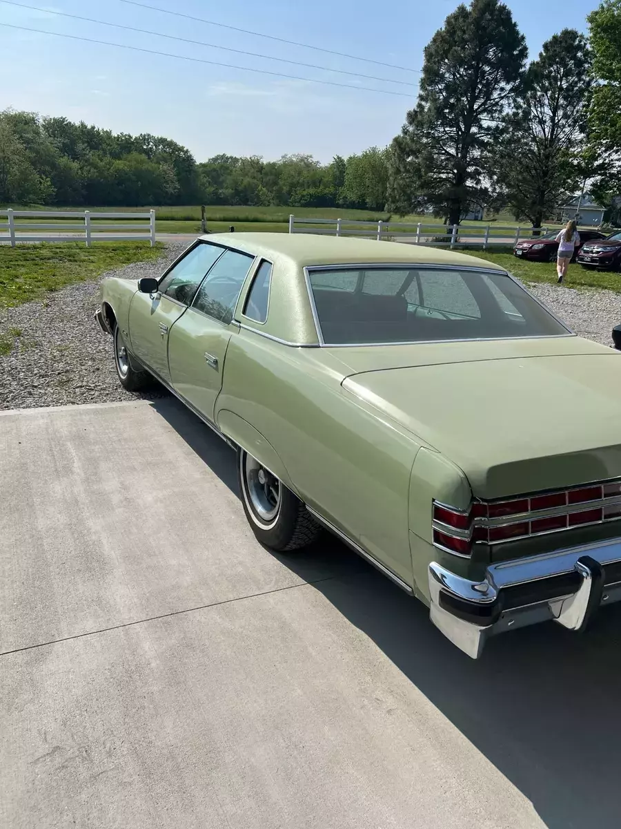 1975 pontiac bonneville sedan green