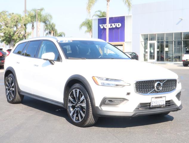 2022 volvo v60 cross country t5 awd
