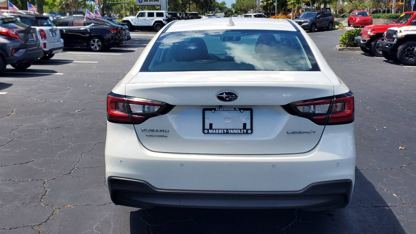 2022 subaru legacy limited