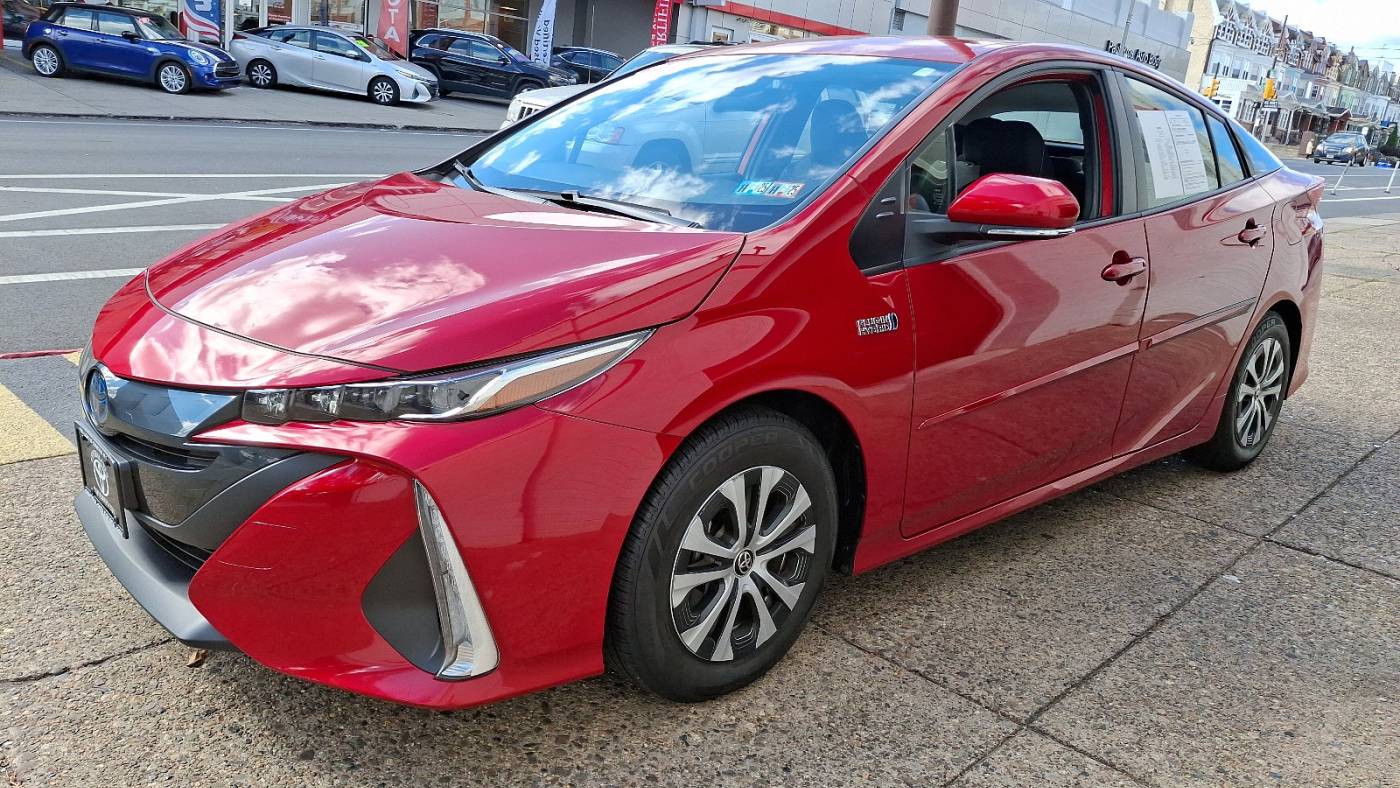 2021 toyota prius prime le