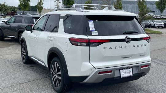 2024 Nissan Pathfinder platinum