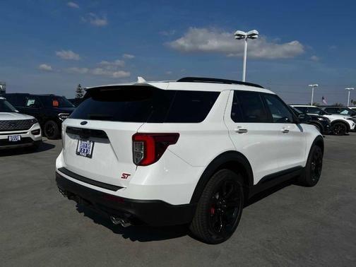 2023 ford explorer