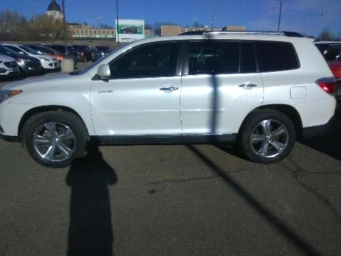 2011 toyota highlander limited awd limited 4dr suv for sale in ames, south dakota