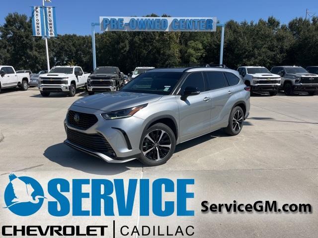 2022 toyota highlander xse