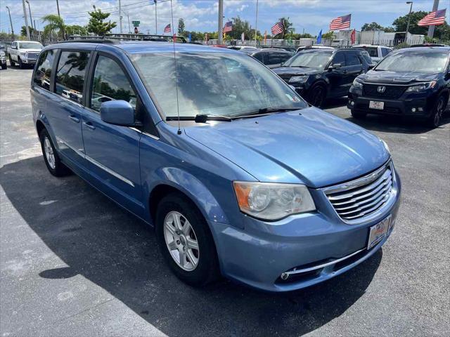 2012 chrysler town & country touring