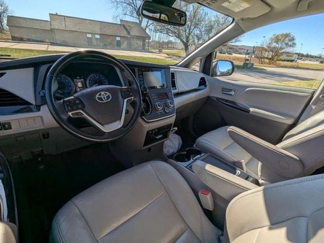2019 toyota sienna xle