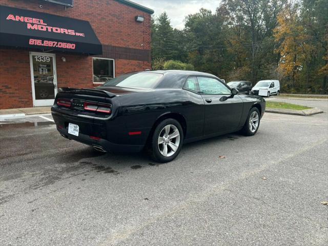 2022 dodge challenger sxt